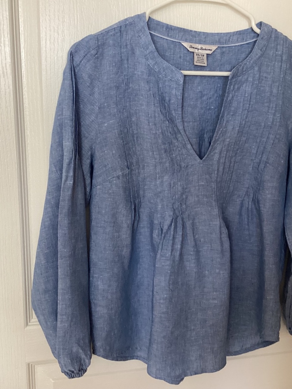 Tommy Bahama Women’s Chambray Linen Shirt. Size XS